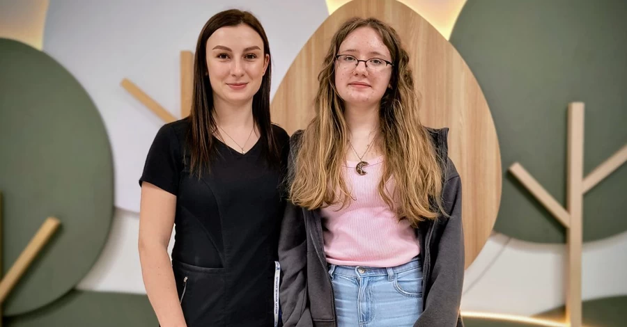 Школьница со Львовщины неделю ходила с иголкой, которую случайно загнала в руку из-за отключения света