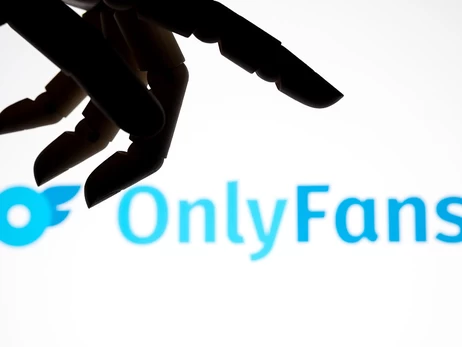 США начали выдавать моделям OnlyFans визы талантов 