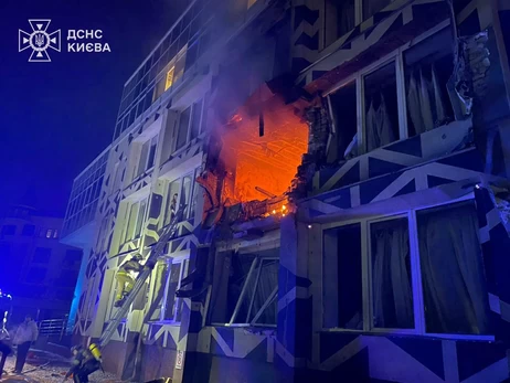 Росіяни атакували дронами Київ, пошкоджений медцентр, є загиблий та постраждалі