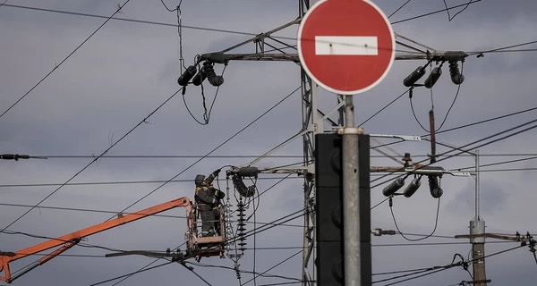 В нескольких областях начались аварийные отключения электроэнергии