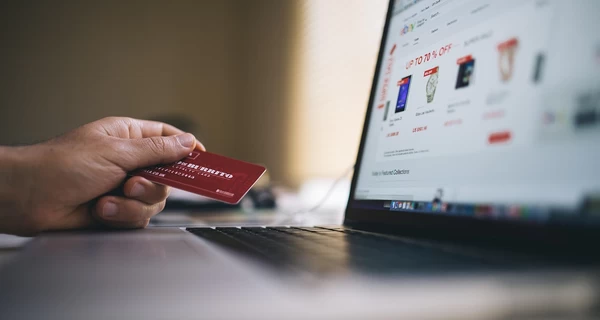 Карткові шахрайства: як крадуть гроші українців під час війни