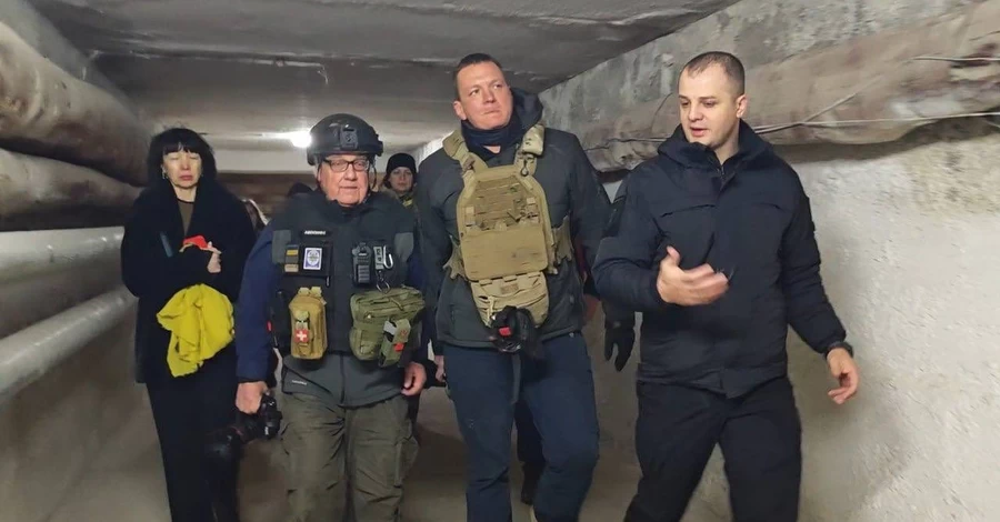 Говард Баффет відвідав підземну лікарню Херсона та дитяче свято