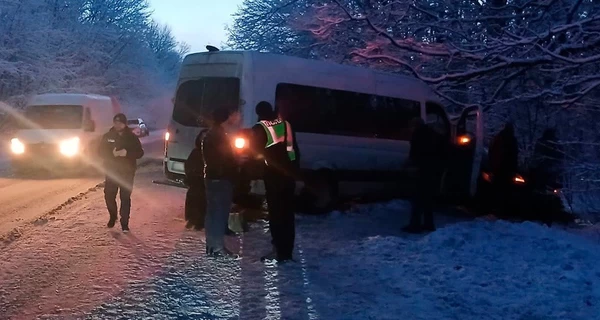 В Харьковской области машина врезалась в автобус с пассажирами, пострадали 18 человек