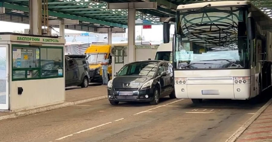 Пророссийского итальянца не впустили в Украину и запретили въезд на три года