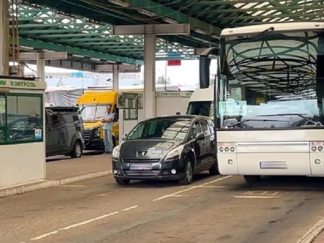 Проросійського італійця не впустили до України та заборонили в'їзд на три роки