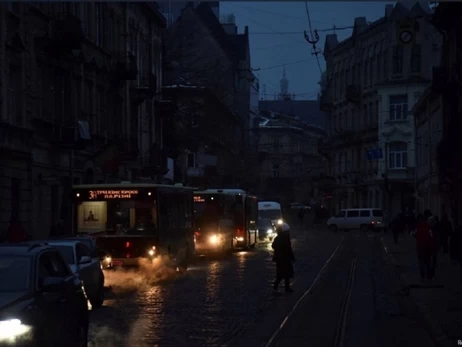 Через рішення уряду у Львові від електропостачання відключені лікарні та електротранспорт, - Садовий