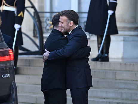 Володимир Зеленський прибув до Парижа на 