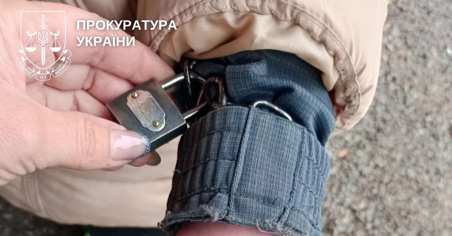 В детдоме в Кировоградской области девочку с инвалидностью держали в цепях