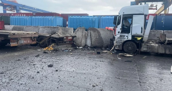 Россия ударила по двум портам в Одесской области: двое погибших, восемь пострадавших