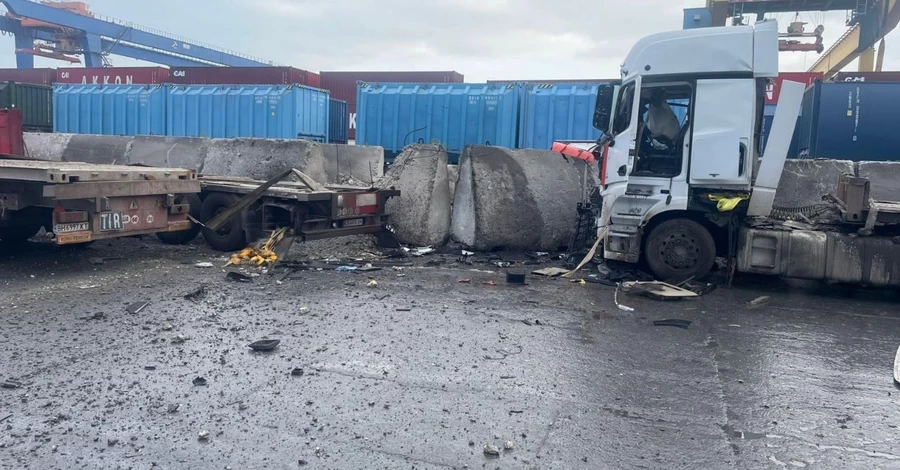 Россия ударила по двум портам в Одесской области: двое погибших, восемь пострадавших