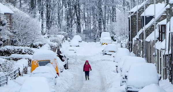 Европу парализовали аномальный мороз и снегопад - отменены авиарейсы, много ДТП, есть жертвы непогоды