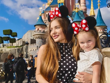 Блогерка Стася Макєєва поскаржилась на булінг своєї доньки через контент російською мовою