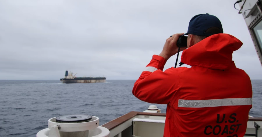 МИД проверяет, были ли граждане Украины на борту задержанного США танкера