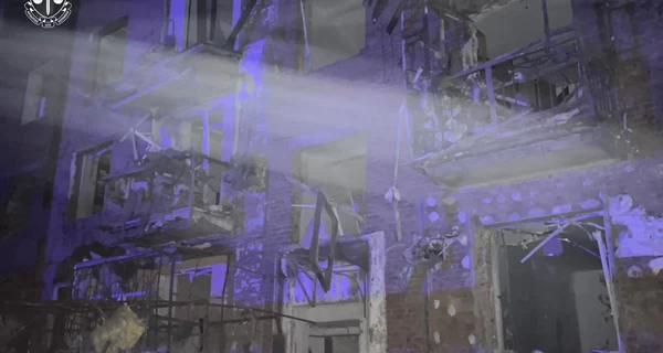 В Кривом Роге число пострадавших из-за ракетного удара возросло до 17, спасатели продолжают разбор завалов