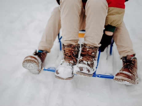 Как и сколько гулять с ребенком в мороз: полезные советы