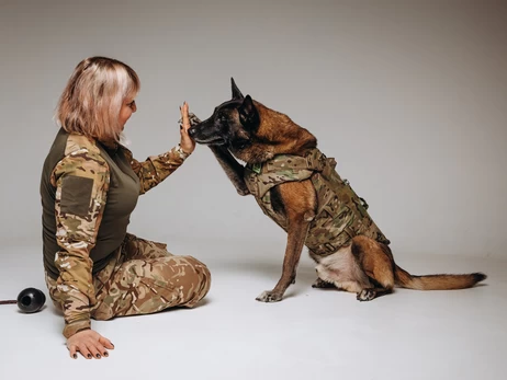 Кинологиня, которая создала первый в Украине бронежилет для собак: Хотела защитить свою собаку