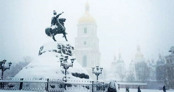 В Киеве остановили работу систем водо-, теплоснабжения и электротранспорта