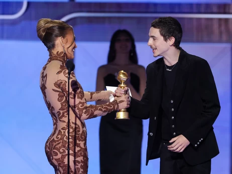 Тимоти Шаламе впервые получил «Золотой глобус», а фильм Пола Томаса Андерсона стал триумфатором премии