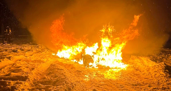 Во Львове в пятиэтажном доме раздался взрыв и произошел масштабный пожар