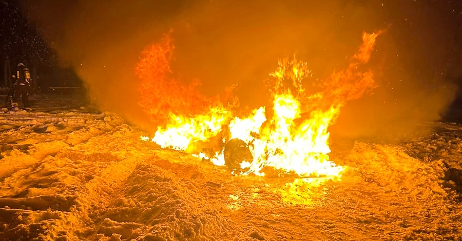 У Львові в п'ятиповерховому будинку пролунав вибух та сталася масштабна пожежа