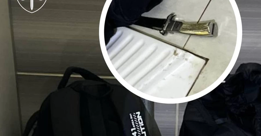 Напад у київській школі - вчителька у важкому стані, у прокуратурі заявили про можливий російський слід