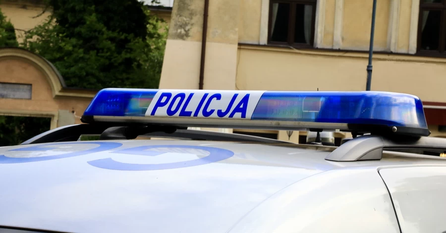 У Варшаві затримали українку, яка намагалася сісти в літак із написом на лобі 