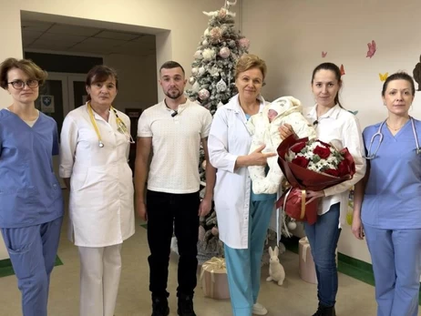 У Луцьку виписали з лікарні дівчинку, яка народилася вагою 650 грамів