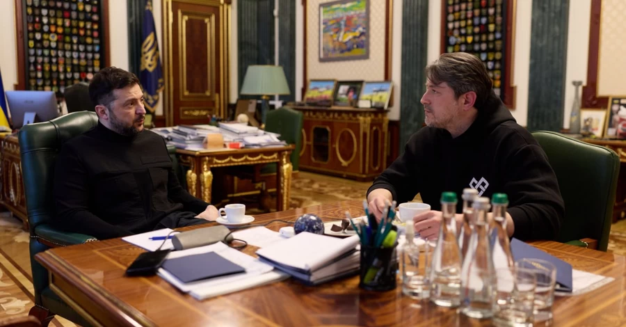 Зеленський зустрівся з Притулою, щоб обговорити волонтерський рух та зміцнення обороноздатності