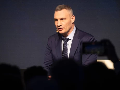 Кличко відповів на критику Зеленського: Такі заяви нівелюють самовіддану працю тисяч людей 