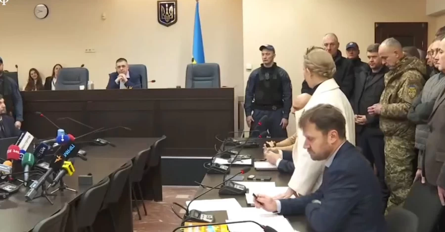 Тимошенко прибула до суду, де їй обирають запобіжний захід