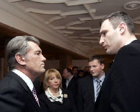 Ющенко наградил Виталия Кличко орденом 