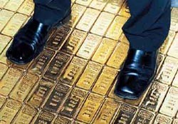 Нцбанк понизил цену золота 