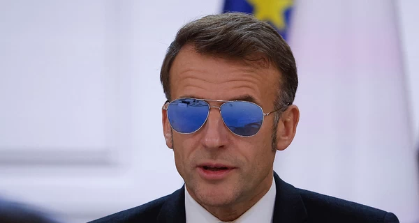 Макрон явился на встречу в Елисейском дворце в солнцезащитных очках