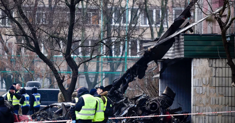 Українці вшановують пам'ять жертв авіакатастрофи у Броварах, в якій загинуло керівництво МВС