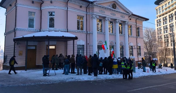 В Киеве у посольства Ирана прошел митинг в поддержку протестов в стране