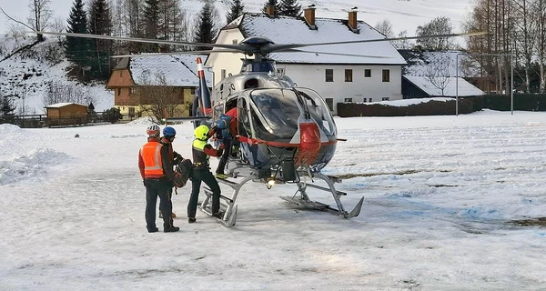 В Австрии под лавинами погибли восемь лыжников