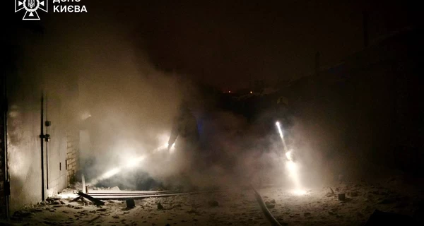 Россияне атаковали Киев: есть перебои со светом и водой, изменено движение поездов метро