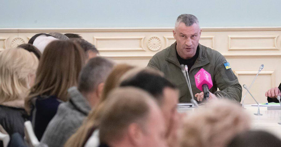 Кличко прокоментував інформацію про смерть двох слюсарів від перенавантаження