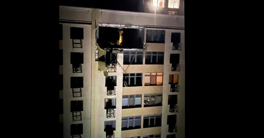 На Одещині російський дрон влучив у багатоповерхівку, загинув підліток