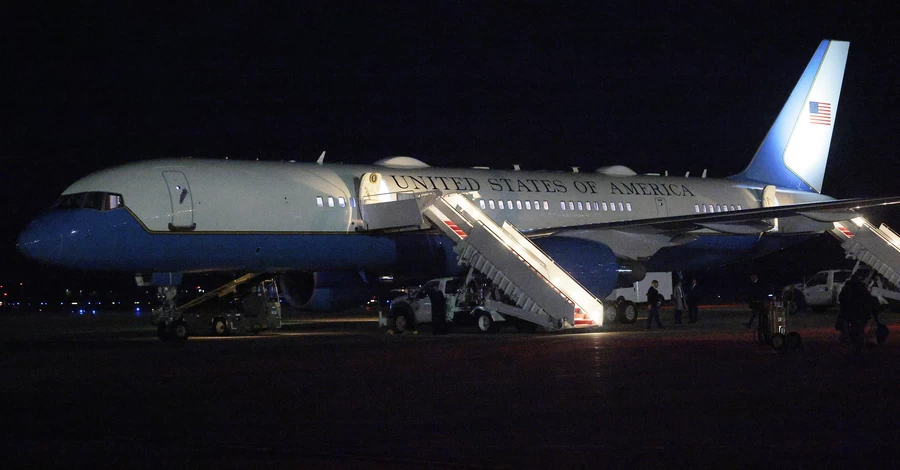 Самолет Трампа, летевший в Давос, развернули над Атлантическим океаном