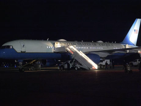 Самолет Трампа, летевший в Давос, развернули над Атлантическим океаном