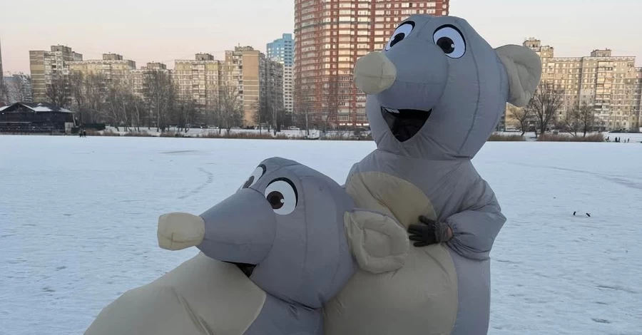 Гигантские мыши танцевали на замерзшем озере Киева: история неожиданного перформанса