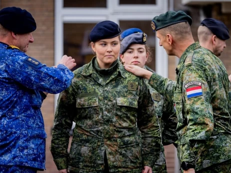 Принцесса Нидерландов Катарина-Амалия завершила курс военной подготовки и получила звание капрала
