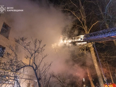 В Харькове россияне ударили по общежитию с переселенцами и роддому, ранены 19 человек