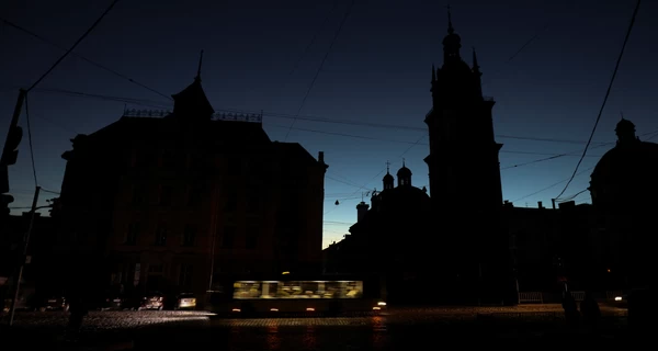 После ночной атаки в Киеве 88 тысяч абонентов остались без света, а 6 тысяч домов - без тепла