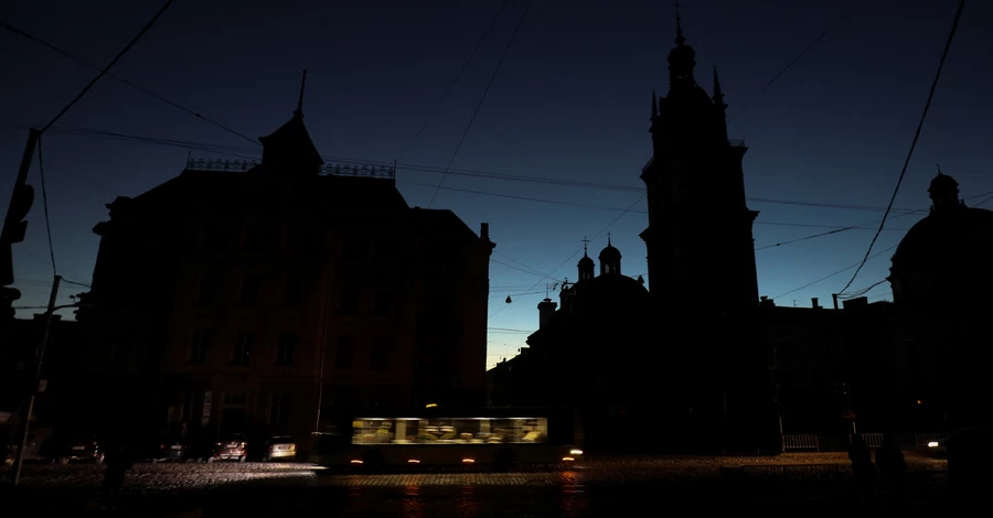 Після нічної атаки у Києві 88 тисяч абонентів залишилися без світла, а 6 тисяч будинків – без тепла