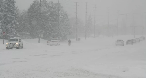 США накрыл мощный снежный шторм, в Нью-Йорке замерзли насмерть три человека