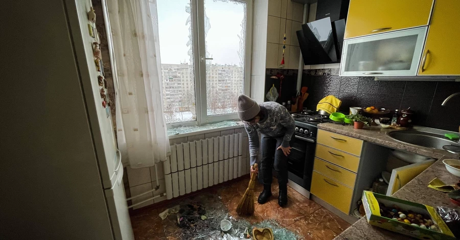 В Харькове дрон попал в многоэтажку, госпитализировали 79-летнюю женщину