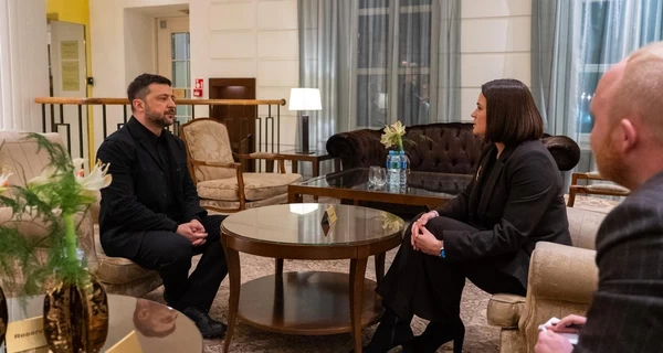 Зеленський уперше провів двосторонню зустріч з Тихановською: запросив її до Києва 