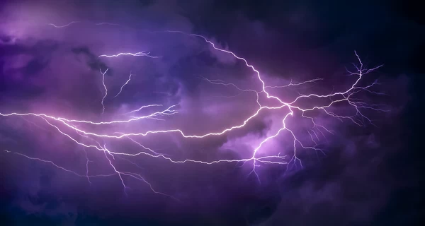 В Бразилии молния ударила в толпу протестующих, пострадали более 70 человек 